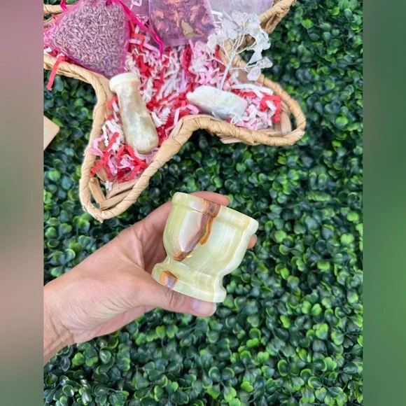 Ocean-Inspired Crystal Gift Set | Selenite, Quartz, Green Onyx & Botanicals - Picture 3 of 8